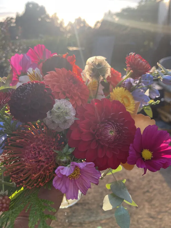 Autumn posy in glass vase - Image 2