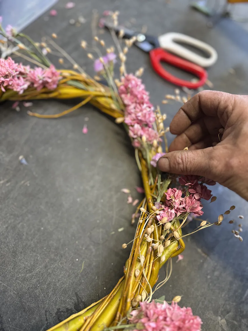 Dried flower make-it-yourself wreath kits - Image 3