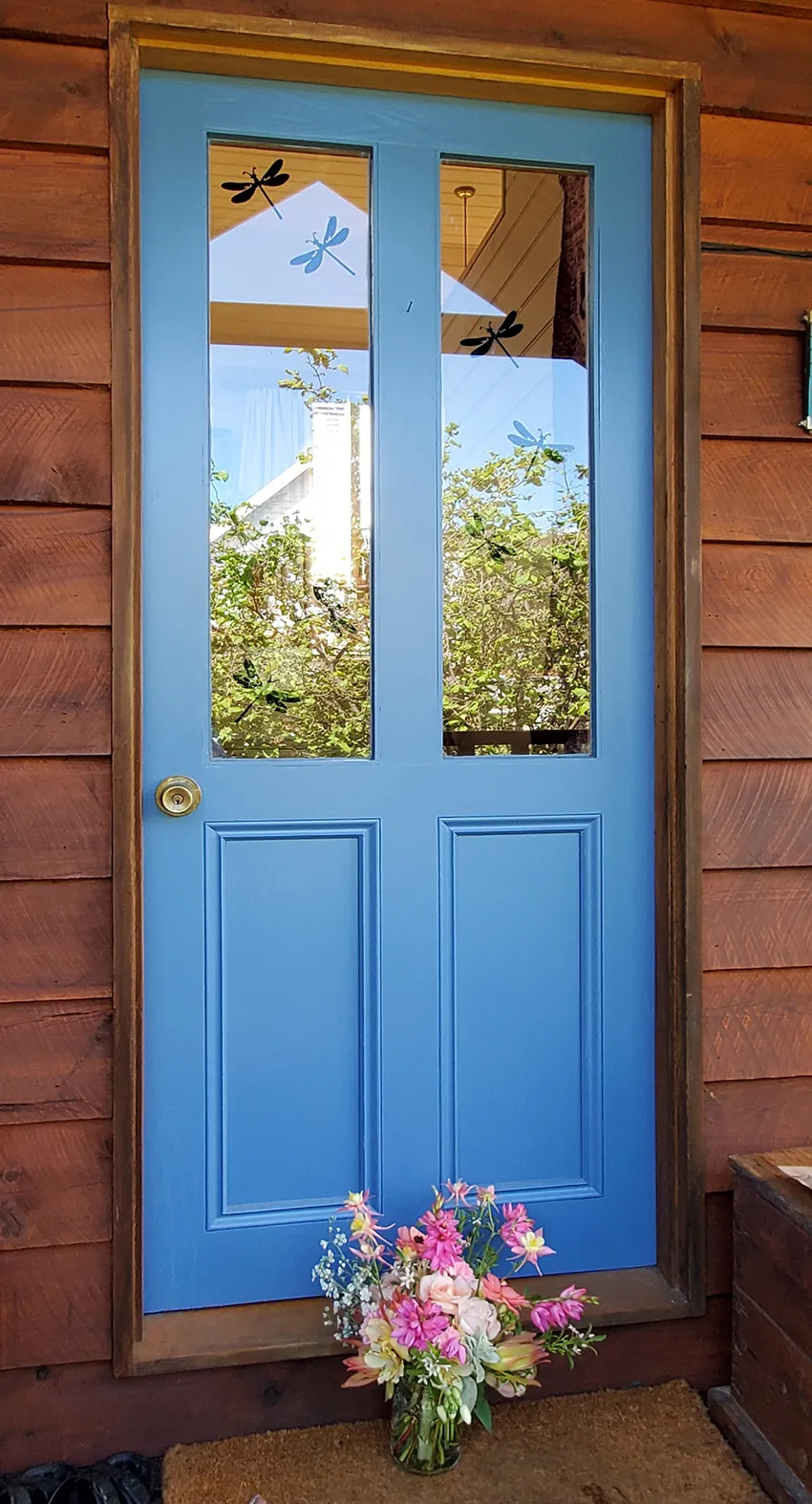 Summer posy in glass vase - Image 7