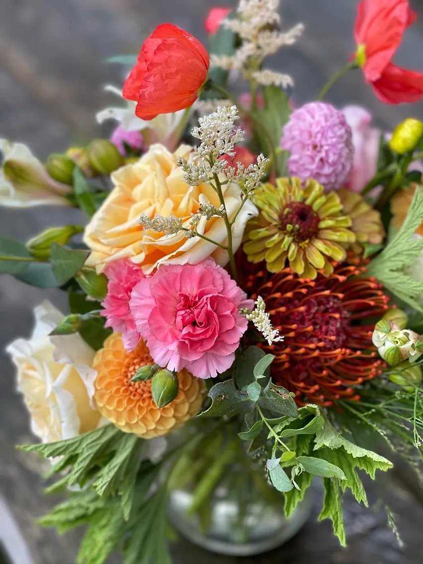 Summer posy in glass vase - Image 9