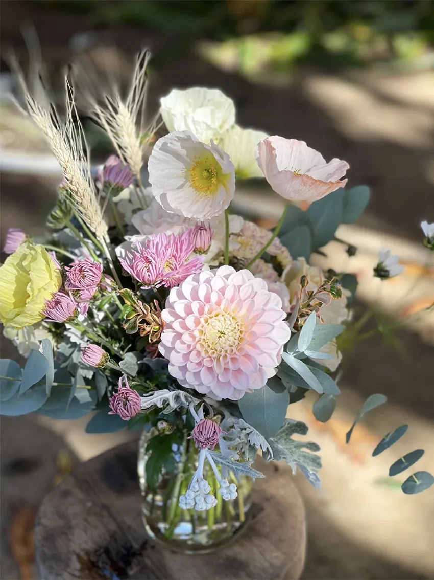 Autumn posy in glass vase - Image 13