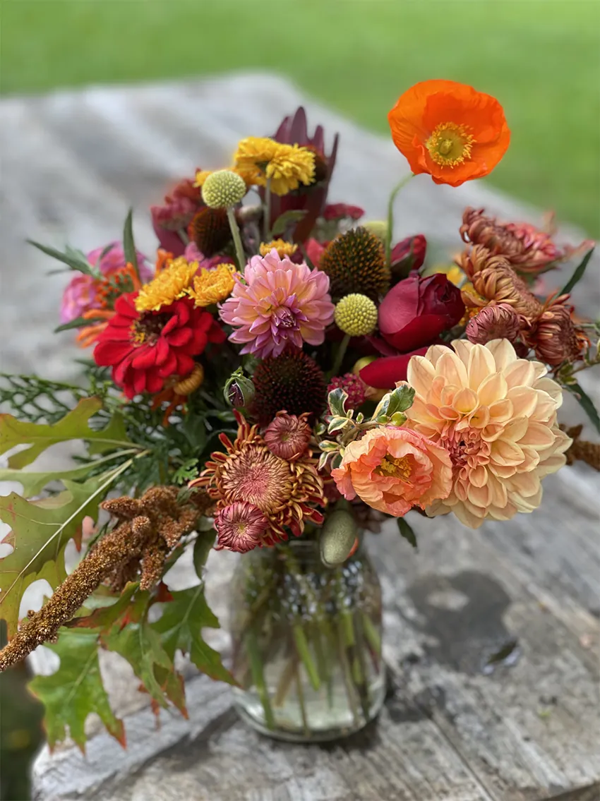 Autumn posy in glass vase - Image 8